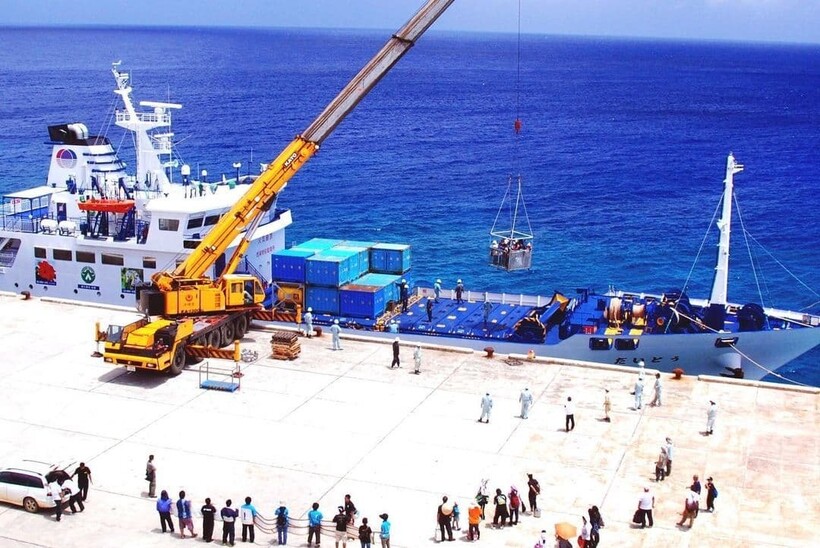 Кран ― единственный удобный способ попасть на остров Кран ― единственный удобный способ попасть на остров