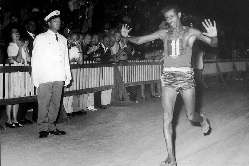 Абебе Бикила во время марафона. Рим, 1960 год. Фото: Comitato organizzatore dei Giochi della XVII Olimpiade/Wikimedia Commons Абебе Бикила во время марафона. Рим, 1960 год. Фото: Comitato organizzatore dei Giochi della XVII Olimpiade/Wikimedia Commons