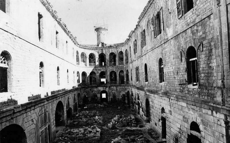 Заброшенный двор Бойяра в 1987 году. Фото: sudouest.fr Заброшенный двор Бойяра в 1987 году. Фото: sudouest.fr