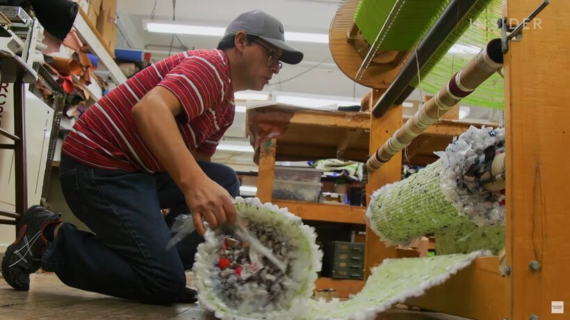 Блог - Как в США делают дизайнерские сумки из мусорных пакетов, чтобы не выбрасывать их Как в США делают дизайнерские сумки из мусорных пакетов, чтобы не выбрасывать их