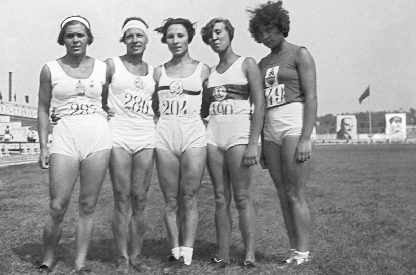 Блог - 25 архивных фотографий: как выглядели женские спортивные команды СССР 25 архивных фотографий: как выглядели женские спортивные команды СССР