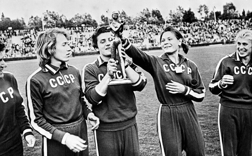 Блог - 25 архивных фотографий: как выглядели женские спортивные команды СССР 25 архивных фотографий: как выглядели женские спортивные команды СССР