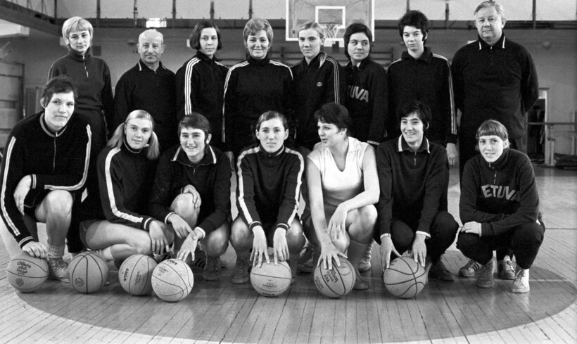 Блог - 25 архивных фотографий: как выглядели женские спортивные команды СССР 25 архивных фотографий: как выглядели женские спортивные команды СССР