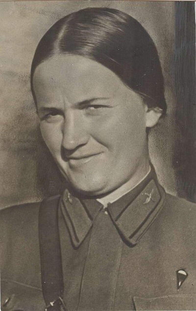Марина Раскова, одна из первых женщин, получившая звание Героя СССР Марина Раскова, одна из первых женщин, получившая звание Героя СССР