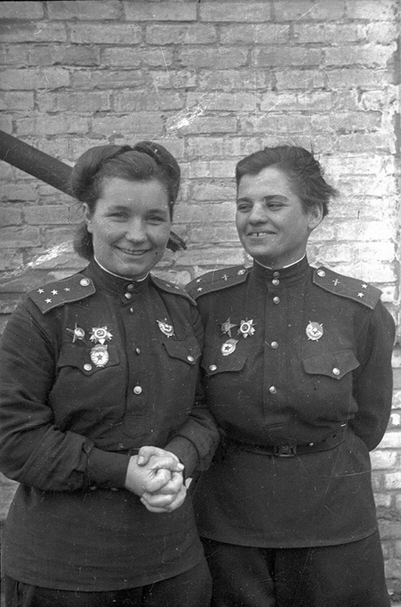 Серафима Амосова (слева) и Марина Чечнева (справа) Серафима Амосова (слева) и Марина Чечнева (справа)