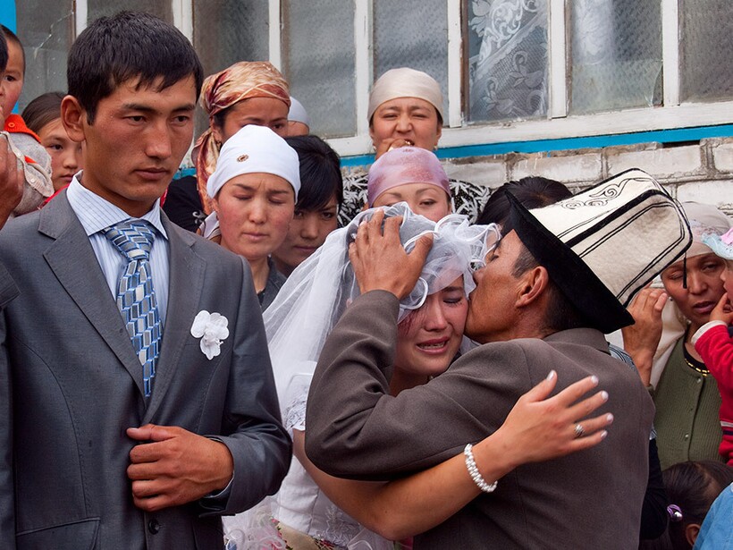 Свадьба в Киргизии в наши дни. Фото: Evgeni Zotov/flickr.com Свадьба в Киргизии в наши дни. Фото: Evgeni Zotov/flickr.com