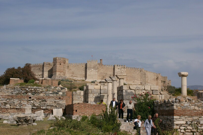 Замок в Измире, построенный хеттами, занятый греками и перестроенный сельджуками. Фото: Hugh Llewelyn/flickr.com