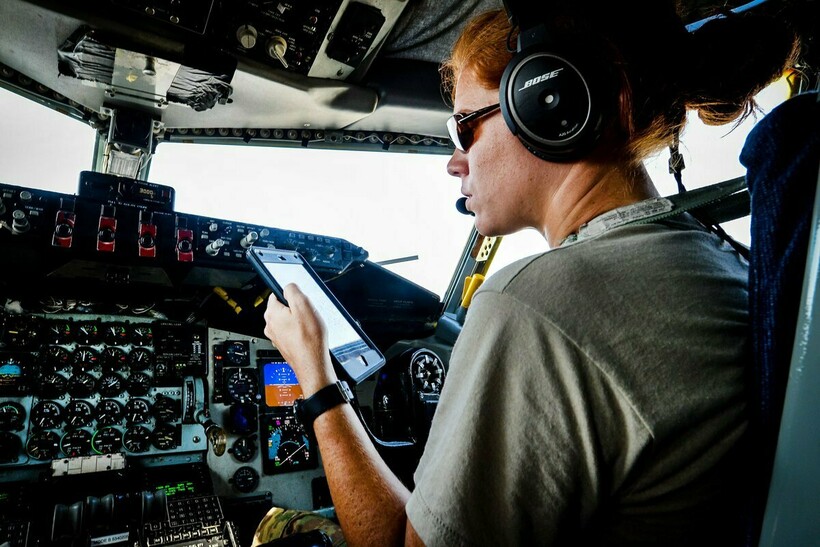 Блог - Борода, книги и еще 10 вещей, которые разрешены обычным людям, но запрещены пилотам Борода, книги и еще 10 вещей, которые разрешены обычным людям, но запрещены пилотам