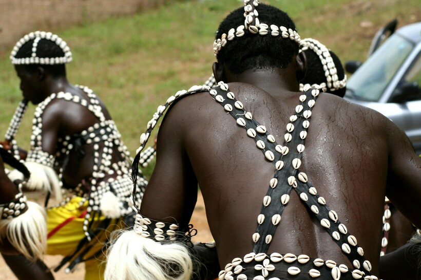 Некогда нелюдимые аборигены сегодня за угощения и вещи готовы продемонстрировать свои танцы. Фото: flickr.com Некогда нелюдимые аборигены сегодня за угощения и вещи готовы продемонстрировать свои танцы. Фото: flickr.com