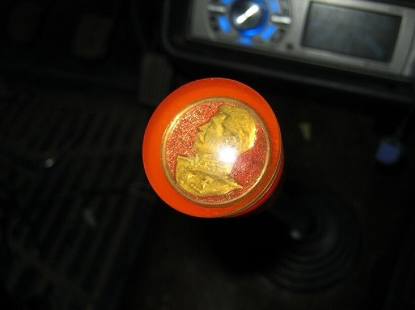 Блог - Изолента, розочки и ковры: 7 приемов тюнинга автомобиля в СССР Изолента, розочки и ковры: 7 приемов тюнинга автомобиля в СССР