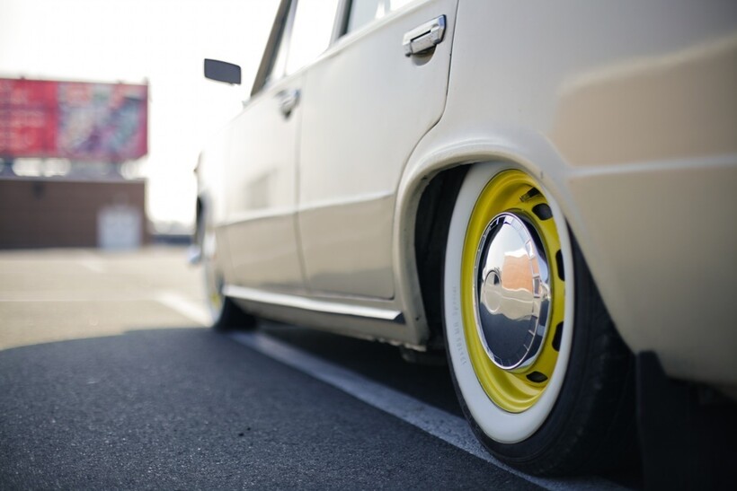 Блог - Изолента, розочки и ковры: 7 приемов тюнинга автомобиля в СССР Изолента, розочки и ковры: 7 приемов тюнинга автомобиля в СССР