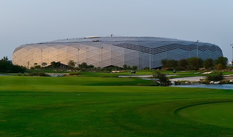 В Катаре появился стадион из старых контейнеров: его можно собирать как LEGO