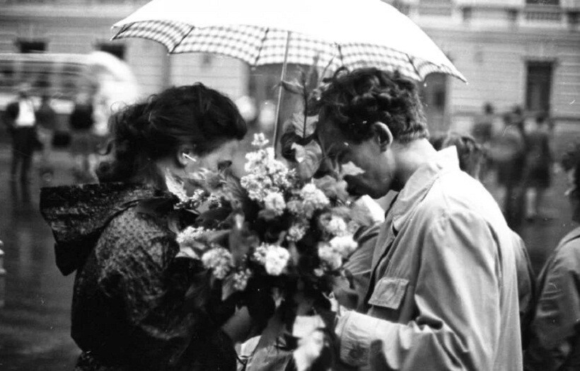 Блог - 15 фото о том, как выглядели влюбленные в советское время 15 фото о том, как выглядели влюбленные в советское время