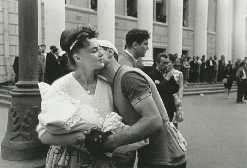 Блог - 15 фото о том, как выглядели влюбленные в советское время 15 фото о том, как выглядели влюбленные в советское время