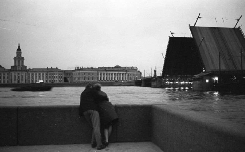 Блог - 15 фото о том, как выглядели влюбленные в советское время 15 фото о том, как выглядели влюбленные в советское время