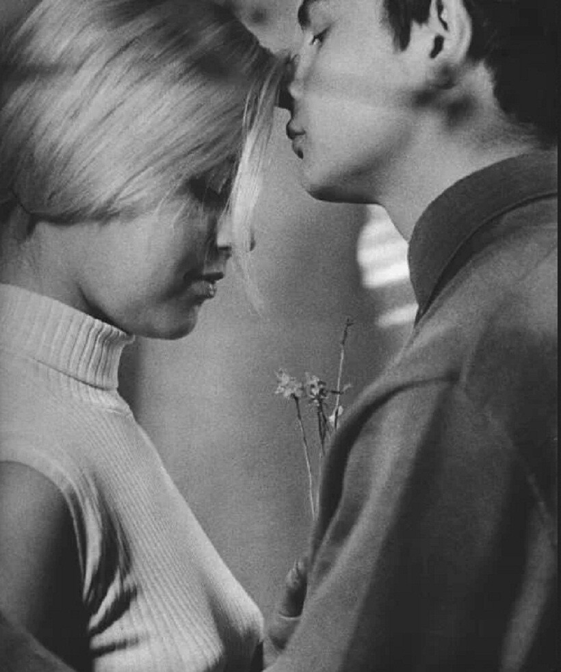 Блог - 15 фото о том, как выглядели влюбленные в советское время 15 фото о том, как выглядели влюбленные в советское время