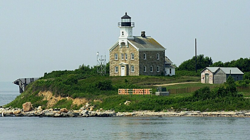 Побережье острова. Фото: twimg.com  Побережье острова. Фото: twimg.com