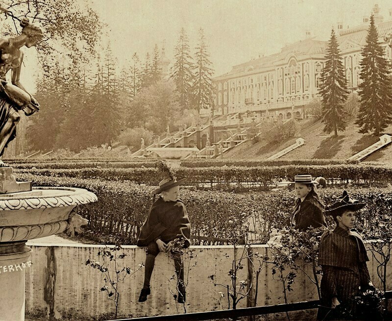 Блог - 18 любопытных снимков о том, как восстанавливали Петергоф после войны 18 любопытных снимков о том, как восстанавливали Петергоф после войны