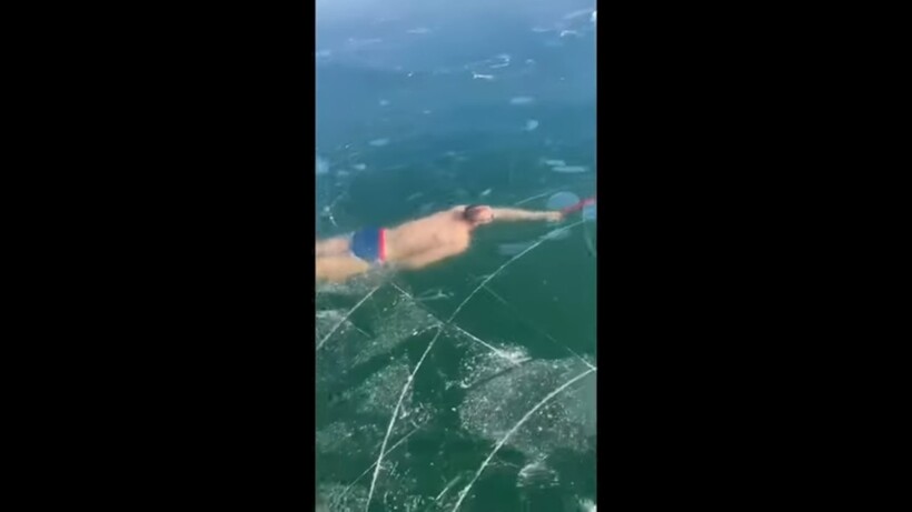 Блог - Видео: Профессиональный пловец наглядно показал, как сложно выбраться из-подо льда Видео: Профессиональный пловец наглядно показал, как сложно выбраться из-подо льда