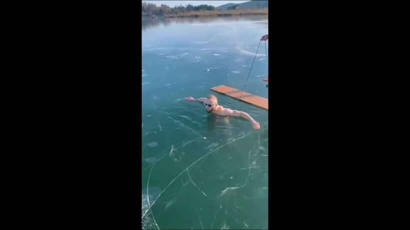 Блог - Видео: Профессиональный пловец наглядно показал, как сложно выбраться из-подо льда Видео: Профессиональный пловец наглядно показал, как сложно выбраться из-подо льда
