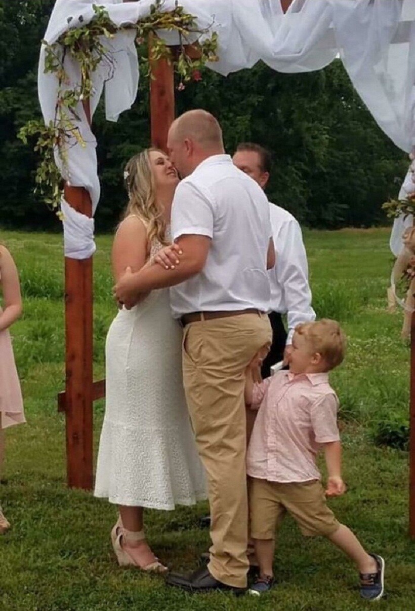 Блог - 18 худших снимков влюбленных пар, которыми они и их дети поделились в интернете 18 худших снимков влюбленных пар, которыми они и их дети поделились в интернете