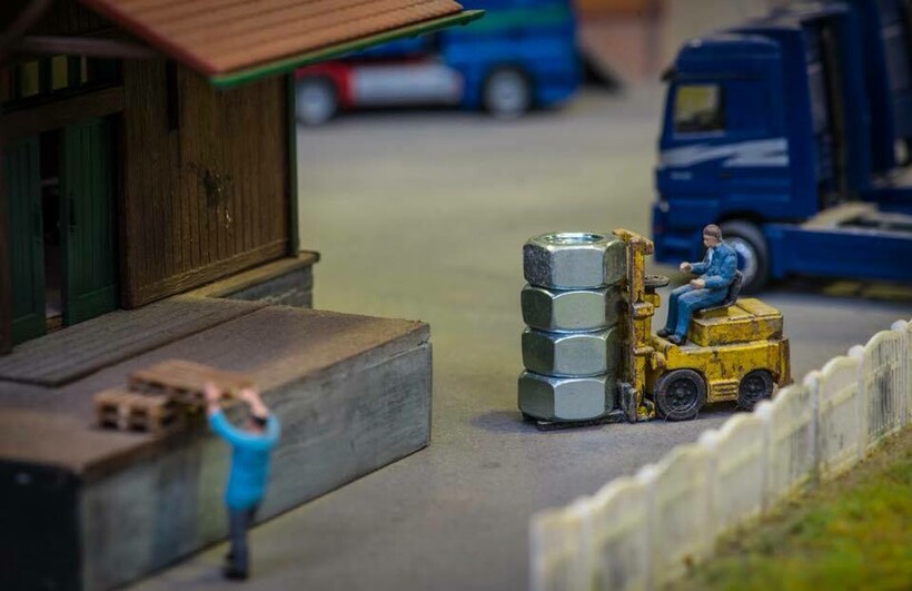 Блог - 30 миниатюрных сюжетов из мира Петера Чаквари, созданного при помощи обычных вещей 30 миниатюрных сюжетов из мира Петера Чаквари, созданного при помощи обычных вещей