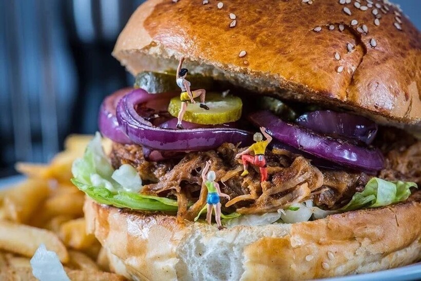 Блог - 30 миниатюрных сюжетов из мира Петера Чаквари, созданного при помощи обычных вещей 30 миниатюрных сюжетов из мира Петера Чаквари, созданного при помощи обычных вещей