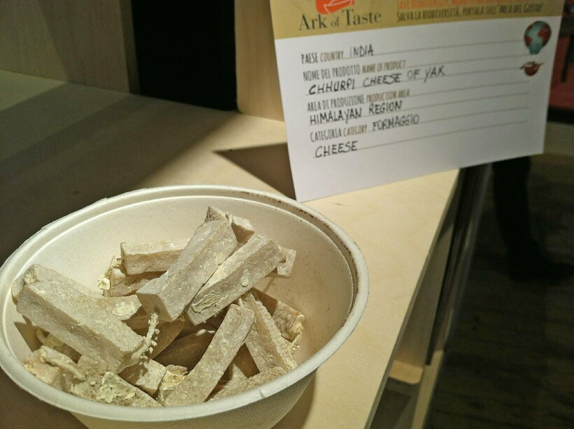 Чем старше сыр, тем он тверже. Фото: Ellen Freytag/flickr.com Чем старше сыр, тем он тверже. Фото: Ellen Freytag/flickr.com