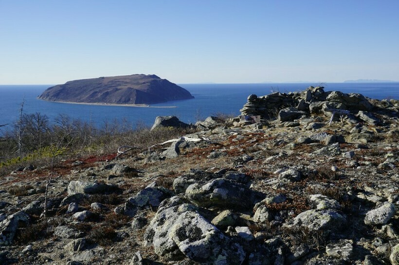Остров Недоразумения на дальнем плане. Фото: magadansky.livejournal.com  Остров Недоразумения на дальнем плане. Фото: magadansky.livejournal.com