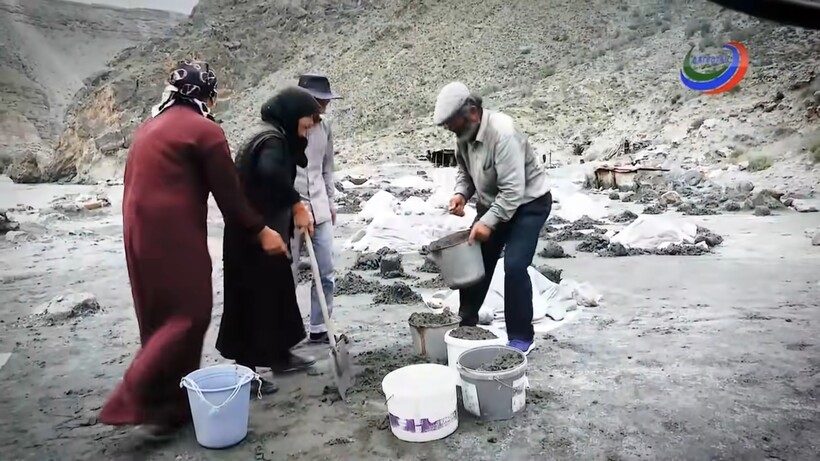 Блог - Видео: Как в Дагестане добывают соль из песка, не используя технику и почитая традиции Видео: Как в Дагестане добывают соль из песка, не используя технику и почитая традиции