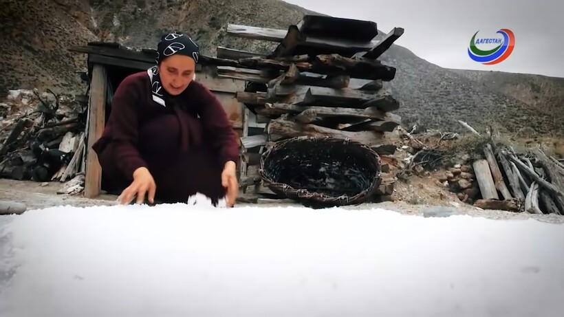 Блог - Видео: Как в Дагестане добывают соль из песка, не используя технику и почитая традиции Видео: Как в Дагестане добывают соль из песка, не используя технику и почитая традиции