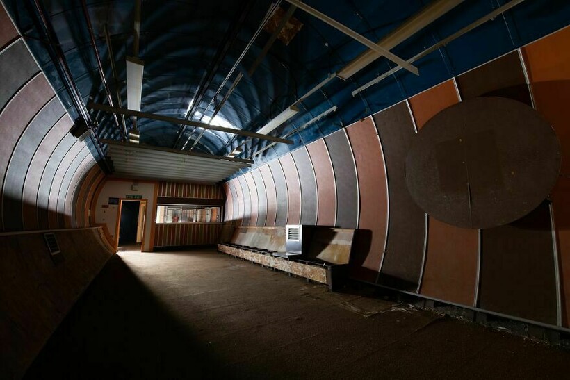 15 фото о том, как выглядит метро Лондона там, где не бывает людей