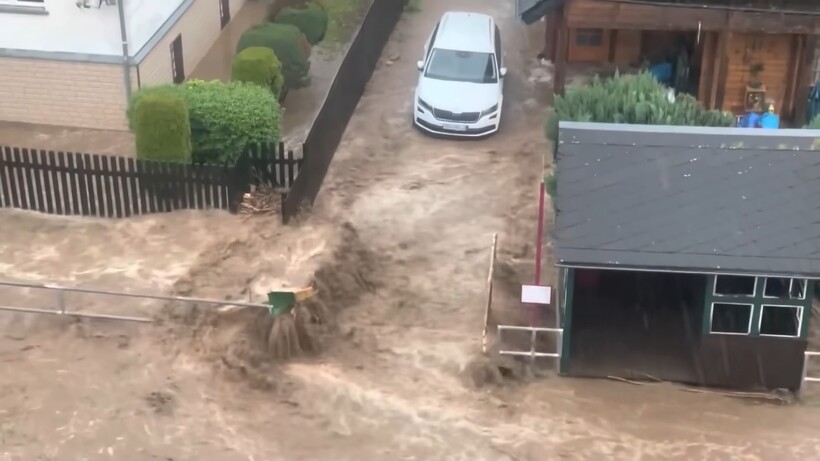 Блог - Видео: Смерч в Словакии и ледяной потоп в Румынии — 100 эпизодов непогоды в Европе Видео: Смерч в Словакии и ледяной потоп в Румынии — 100 эпизодов непогоды в Европе