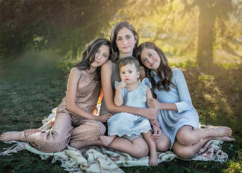 Блог - Фотограф показал удивительное внешнее сходство и близость 15 сестер Фотограф показал удивительное внешнее сходство и близость 15 сестер