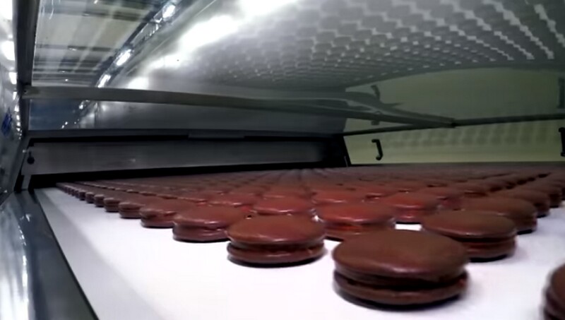 Блог - Завораживающие видео: как делают M&M’S, чипсы, чокопай, конфеты и прочие вкусности Завораживающие видео: как делают M&M’S, чипсы, чокопай, конфеты и прочие вкусности