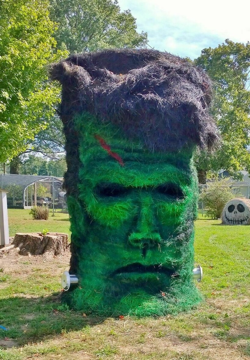 12 работ от художницы, которая превращает стога сена в персонажей