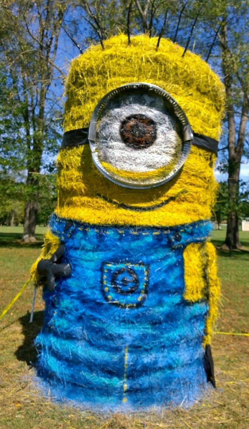 12 работ от художницы, которая превращает стога сена в персонажей