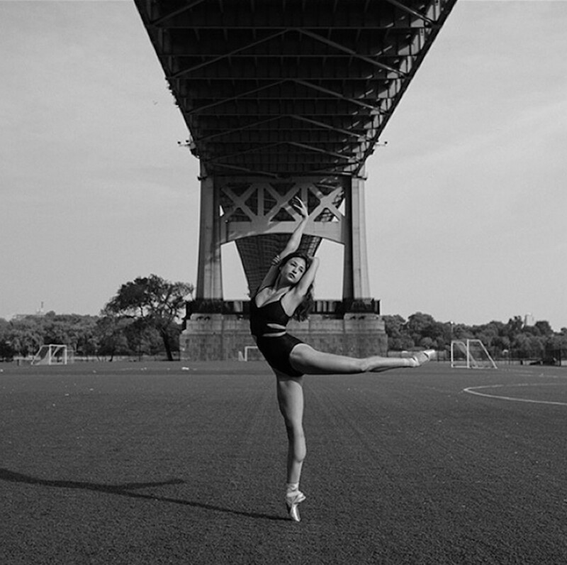 14 снимков фотографа, который 17 лет снимал балерин на улицах городов
