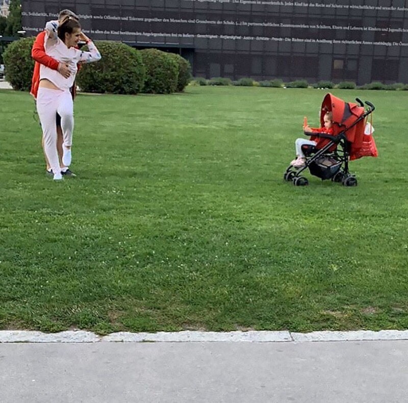 15 глупых снимков о том, как люди пытаются сделать крутые фото