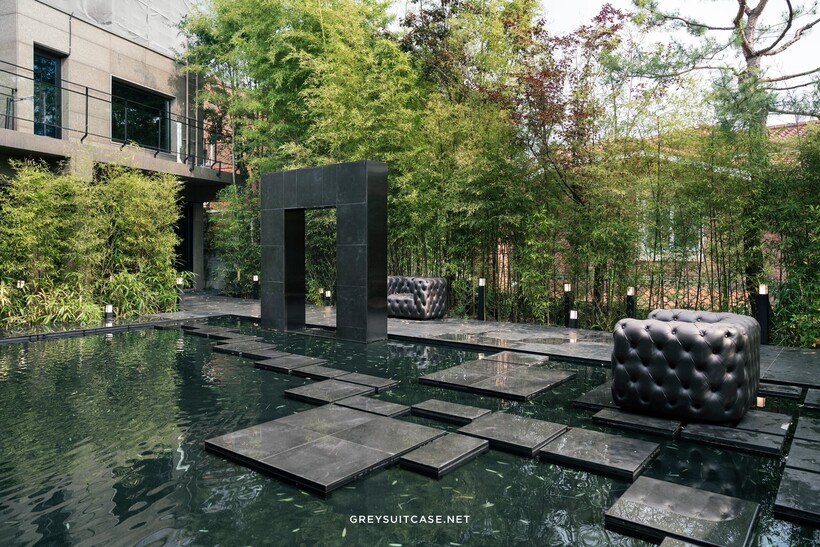 Уютное корейское кафе, где каждые 15 минут идет дождь