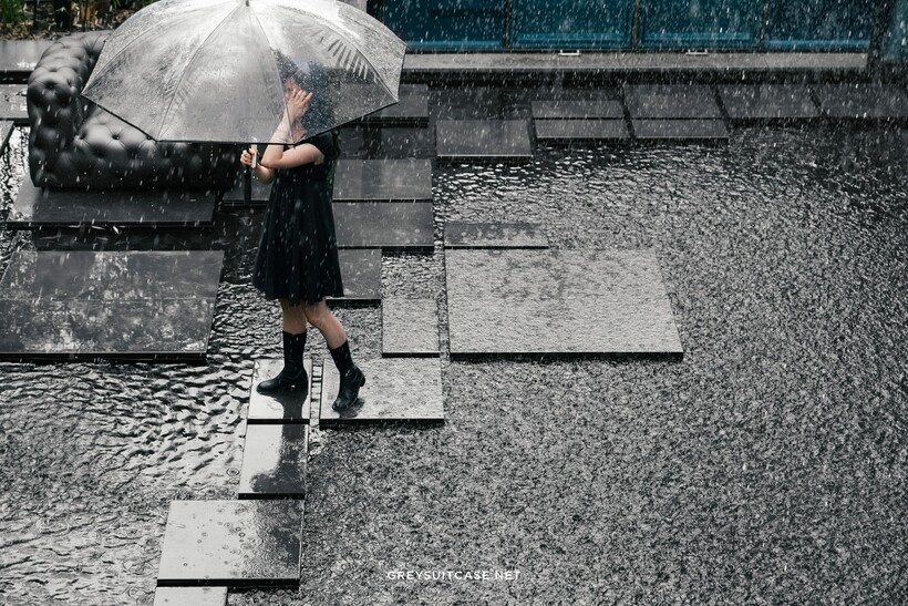 Уютное корейское кафе, где каждые 15 минут идет дождь