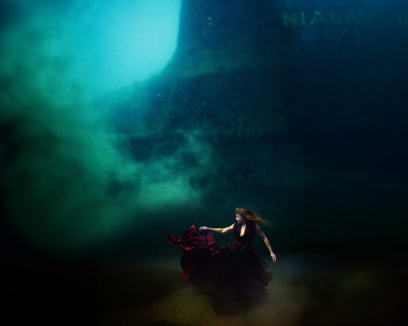 16 снимков от фотографа, который снимает на глубине 50 метров и бьет мировые рекорды