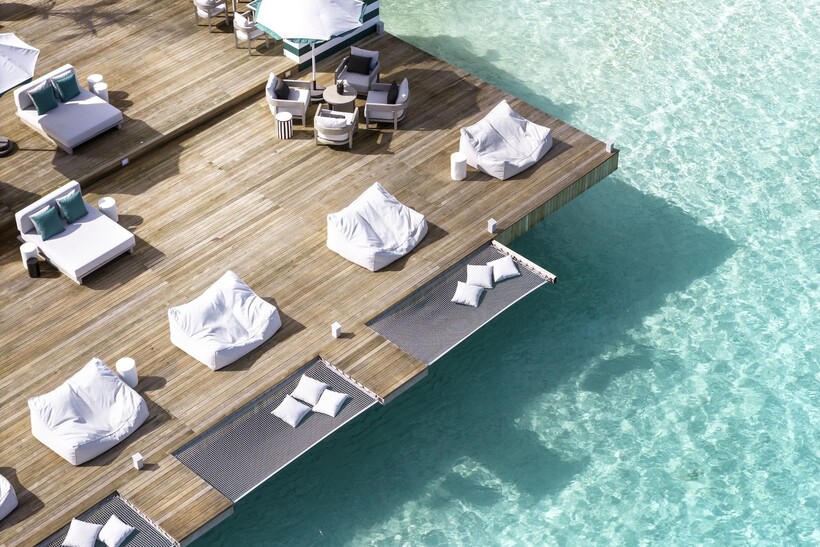 Где закаты вкуснее коктейлей: открылся обновлённый Nautilus Bar в Sun Siyam Vilu Reef