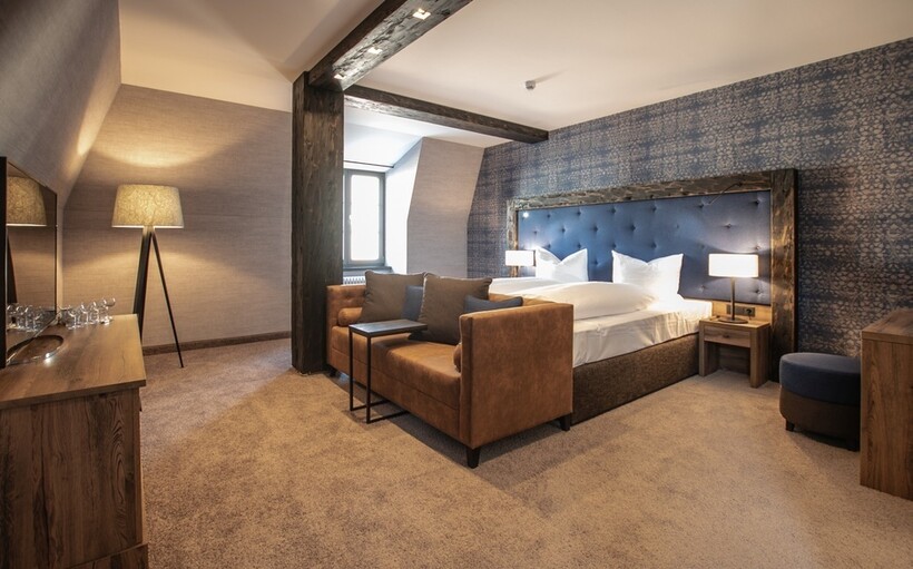 Уникальный отель в Германии, где плавают с пингвинами: 15 кадров необычного отдыха - похожая новость на Toplenta