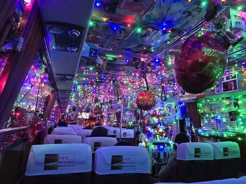 15 креативных идей, как люди украсили свои рабочие места к праздникам